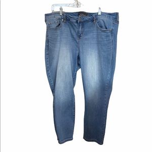 Torrid Light Wash 3 Button Waist Size 22 Skinny Jeans.